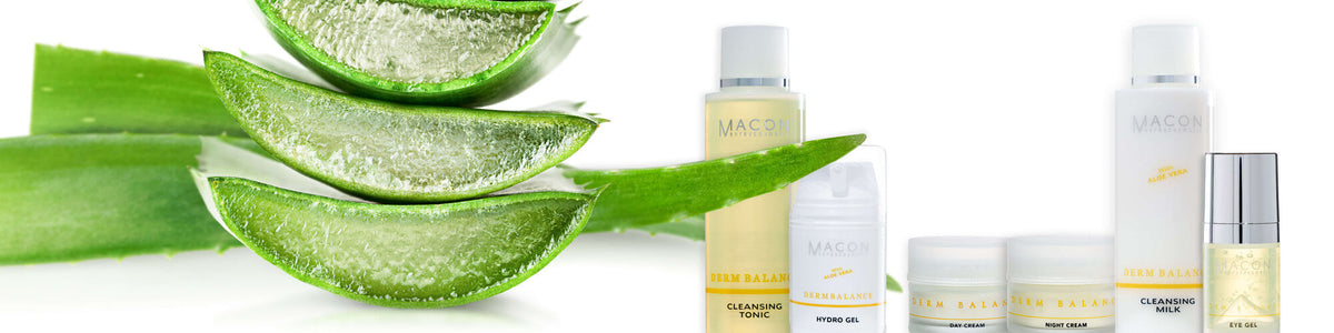 Werbung für MACON Meereskosmetik Derm Balance Serie, mit einer Auswahl an Hautpflegeprodukten vor einem gelben Hintergrund und einer Abbildung von Aloe Vera Blättern.