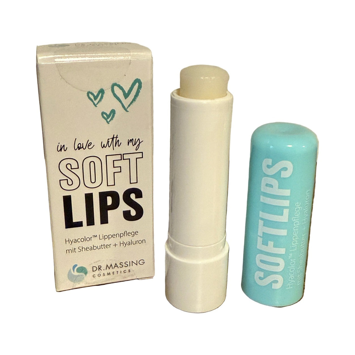 Sanfte Lippen im Winter mit Soft Lips – Hyacolor Lippenpflege von Dr. Massing Cosmetics auf weißem Hintergrund – vollständige Produktansicht