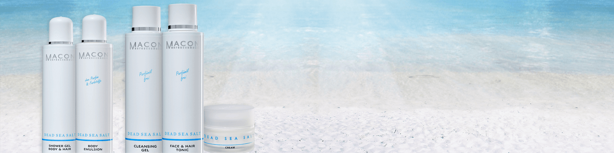 Tiegel mit Dead Sea Salt Creme auf einer Salzformation vor dem Hintergrund des Toten Meeres.