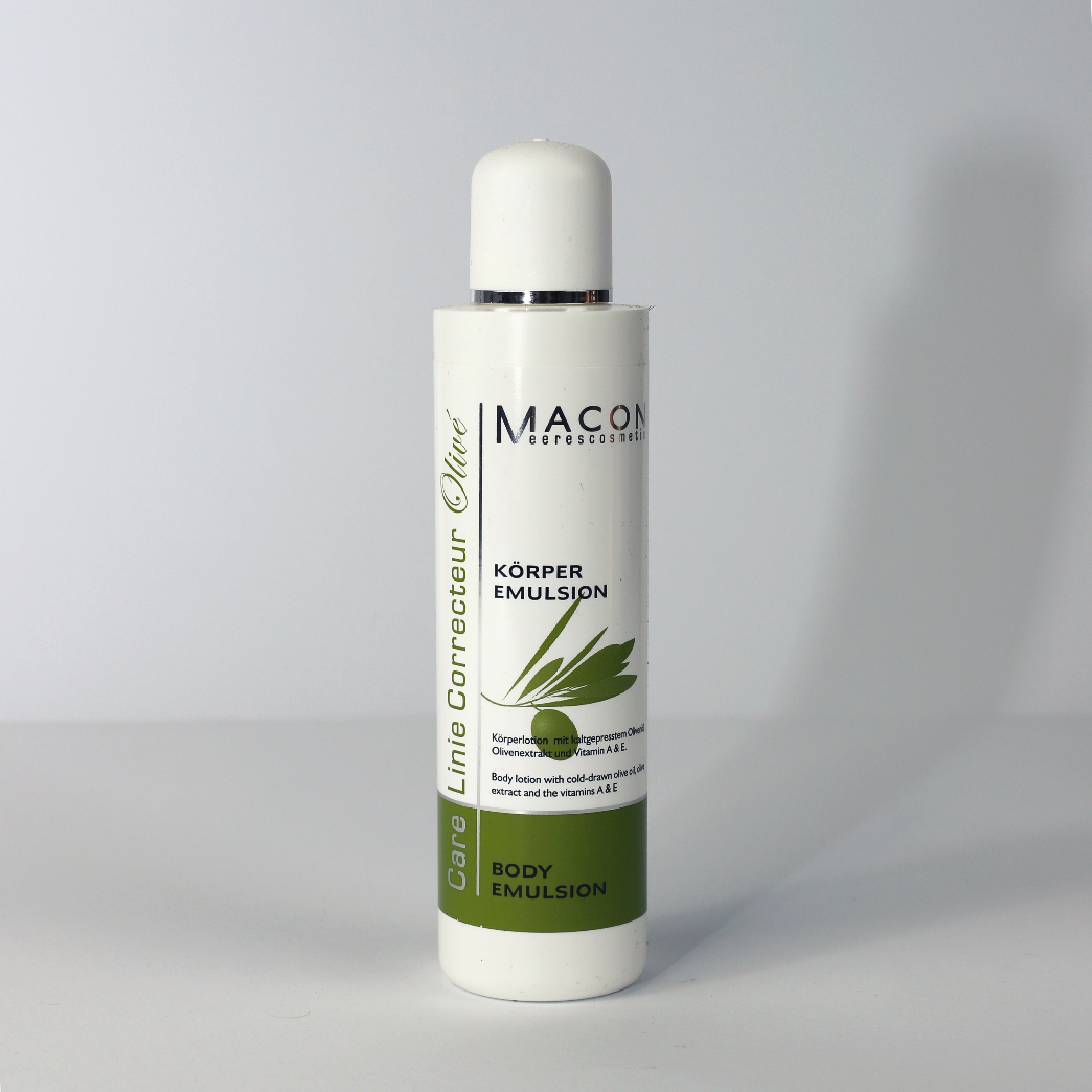Nahaufnahme der Textur der Olivé Body Emulsion mit grauem Hintergrund